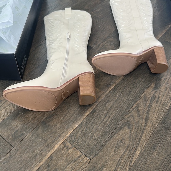 MIA Dakota White Cowboy Boots - Picture 6 of 7
